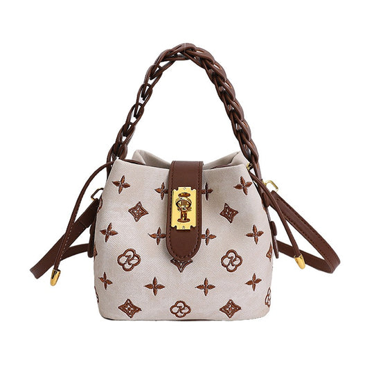 Damen Hobo-Tasche aus hochwertigem Kunstleder mit auffälligem Kettenakzent Nord Taschen