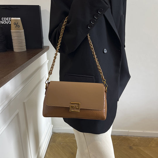Damen Umhängetasche mit eleganter Verschlussmechanik und luxuriösem Kettenriemen Nord Taschen