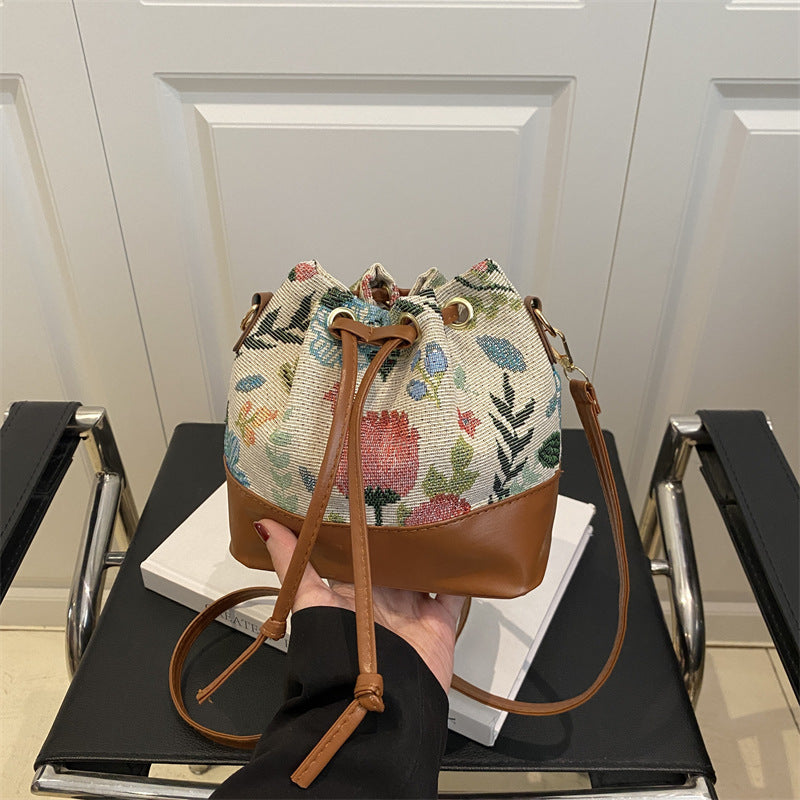 Damen Beuteltasche mit floralem Muster und Lederboden Nord Taschen