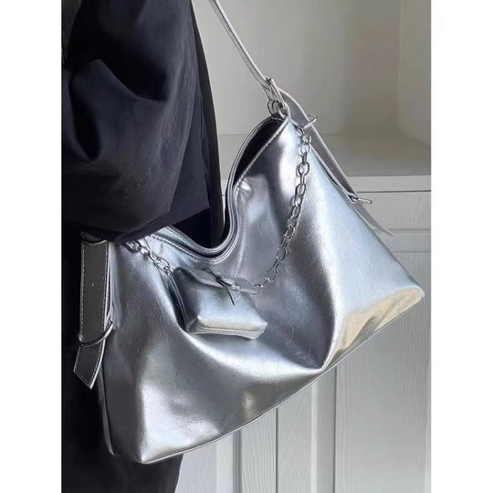 Damen Hobo-Tasche mit elegantem Kettenverzierung und praktischem Innenfach Nord Taschen