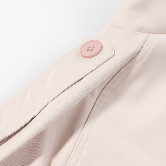Damen Kurze zweireihige Trenchjacke mit hohem Stehkragen, Schulterklappen und Bindegürtel Nord Taschen