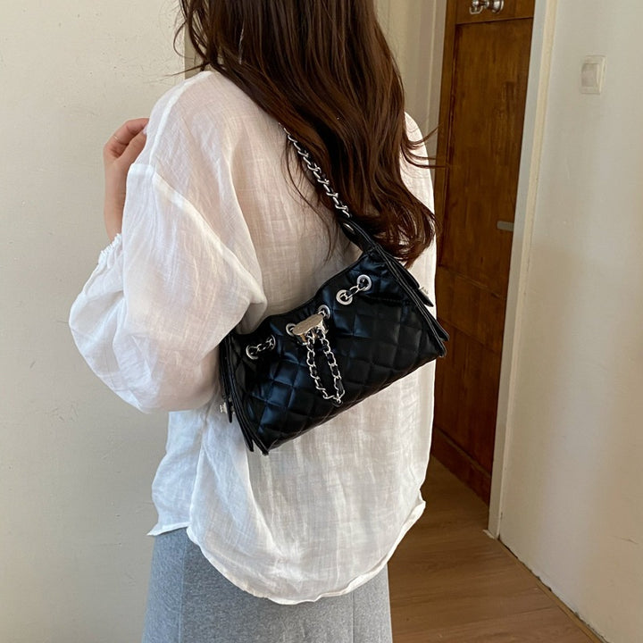 Damen Hobo-Tasche mit eleganter Steppung und modischem Kettenakzent Nord Taschen