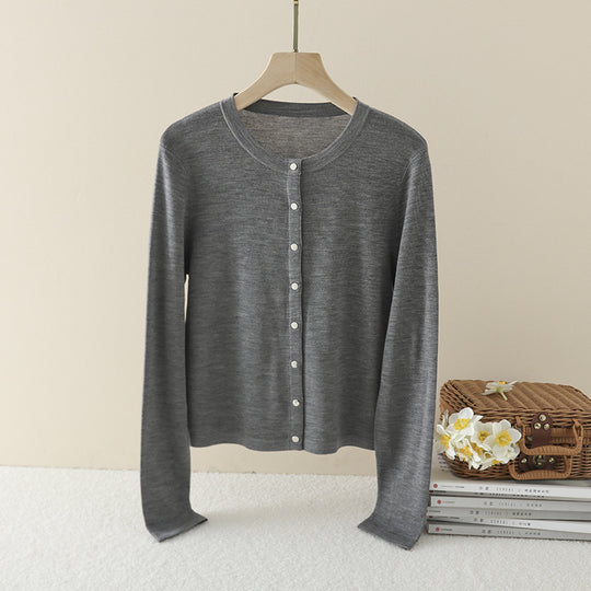Damen Leichter Feinstrick-Cardigan mit Rundhals, Slim-Passform und dezenter Knopfleiste Nord Taschen