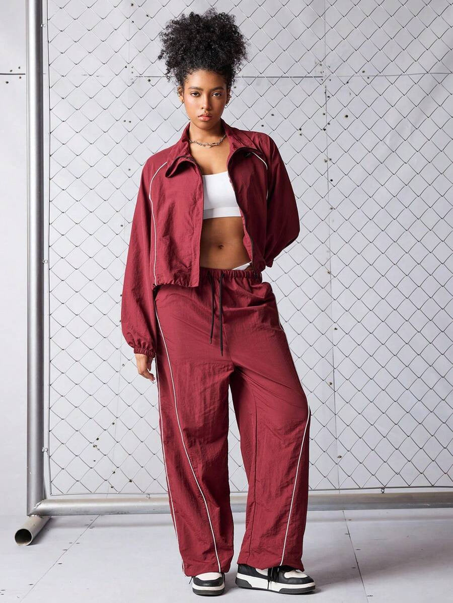 Damen sportives Cropped Windbreaker-Set mit Stehkragen Tunnelzug und reflektierenden Paspeln Nord Taschen