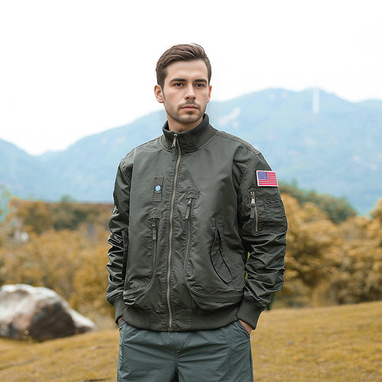 Herren Bomberjacke Pilotenstil leicht wattiert mit Zwei‑Wege‑Reißverschluss und Ärmeltasche Nord Taschen