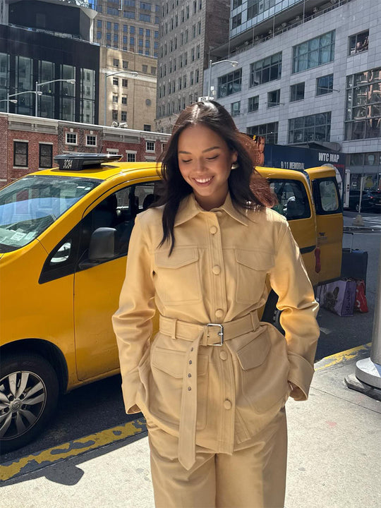 Damen Taillierte Utility-Jacke im Safari-Stil mit breitem Bindegürtel und Pattentaschen Nord Taschen