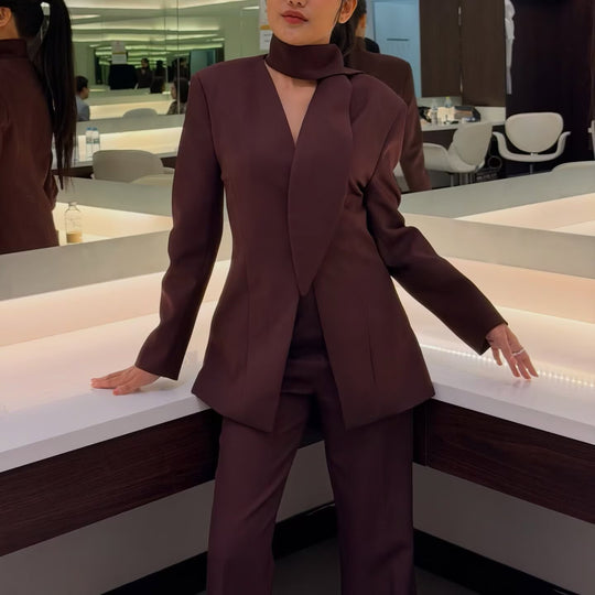 Damen Taillierter Blazer mit Schluppe, Knopfleiste und Pattentaschen Nord Taschen