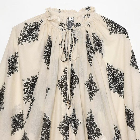 Damen Leichte Chiffon-Tunika mit Rüschenkragen, Bindeband und Ballonärmeln Nord Taschen