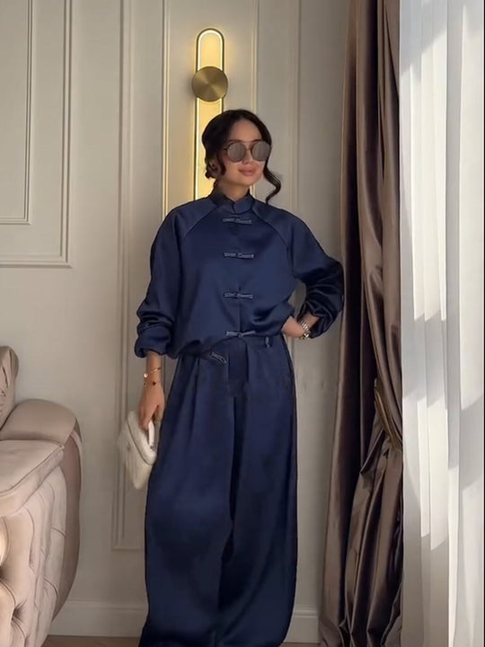 Damen Satin-Zweiteiler mit traditionellen Knebelverschlüssen und weitem Hosenrock Nord Taschen