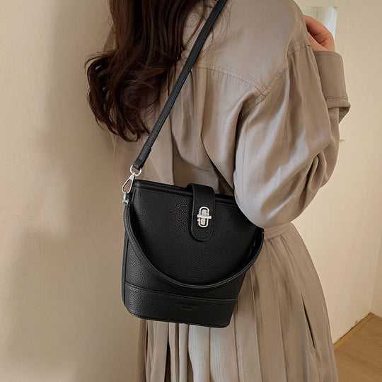 Damen Bucket Bag mit praktischem Tragegriff und abnehmbarem Anhänger Nord Taschen