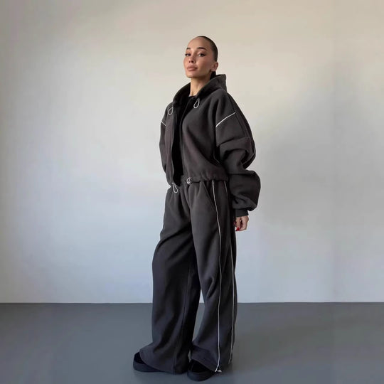 Damen gekürztes Zip-Hoodie mit Tunnelzug und hochgeschnittener weiter Fleece-Loungehose Nord Taschen