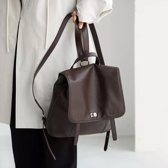 Damen Rucksack aus hochwertigem Leder mit praktischem Klappenverschluss Nord Taschen