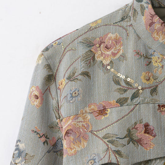 Damen Kurzjacke im Jacquard‑Blütenmuster mit Stehkragen und Zierknopfleiste Nord Taschen