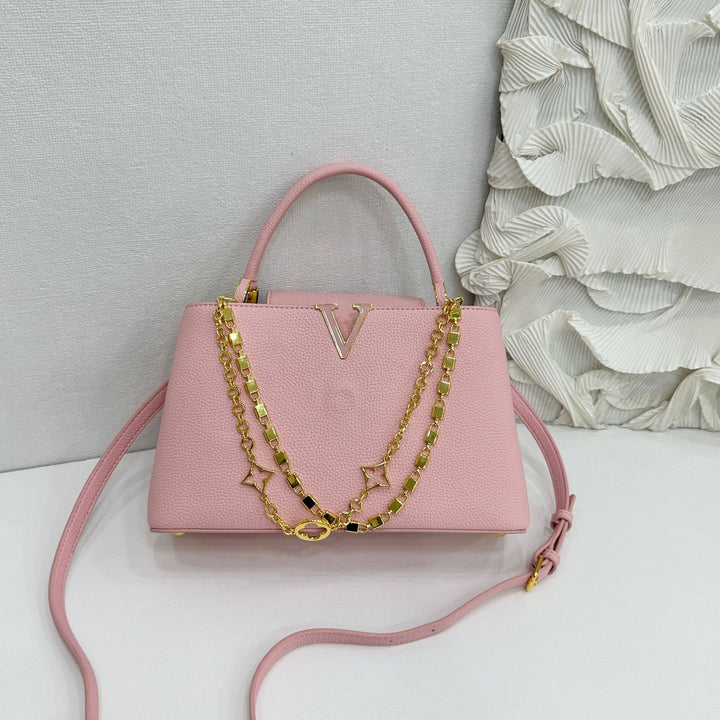 Damen Handtasche mit eleganter Kettenapplikation Nord Taschen