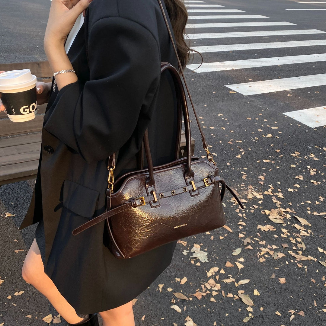 Damen elegante Schultertasche mit einzigartigem Goldakzent Nord Taschen