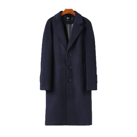 Herren Maxilanger Wollmantel mit cleanem Schnitt, schmalem Revers und innenliegendem Futter Nord Taschen