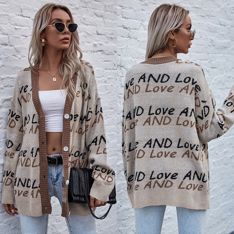 Damen Oversize-Strickcardigan mit Buchstabenjacquard, tiefem V‑Ausschnitt und Knopfleiste Nord Taschen