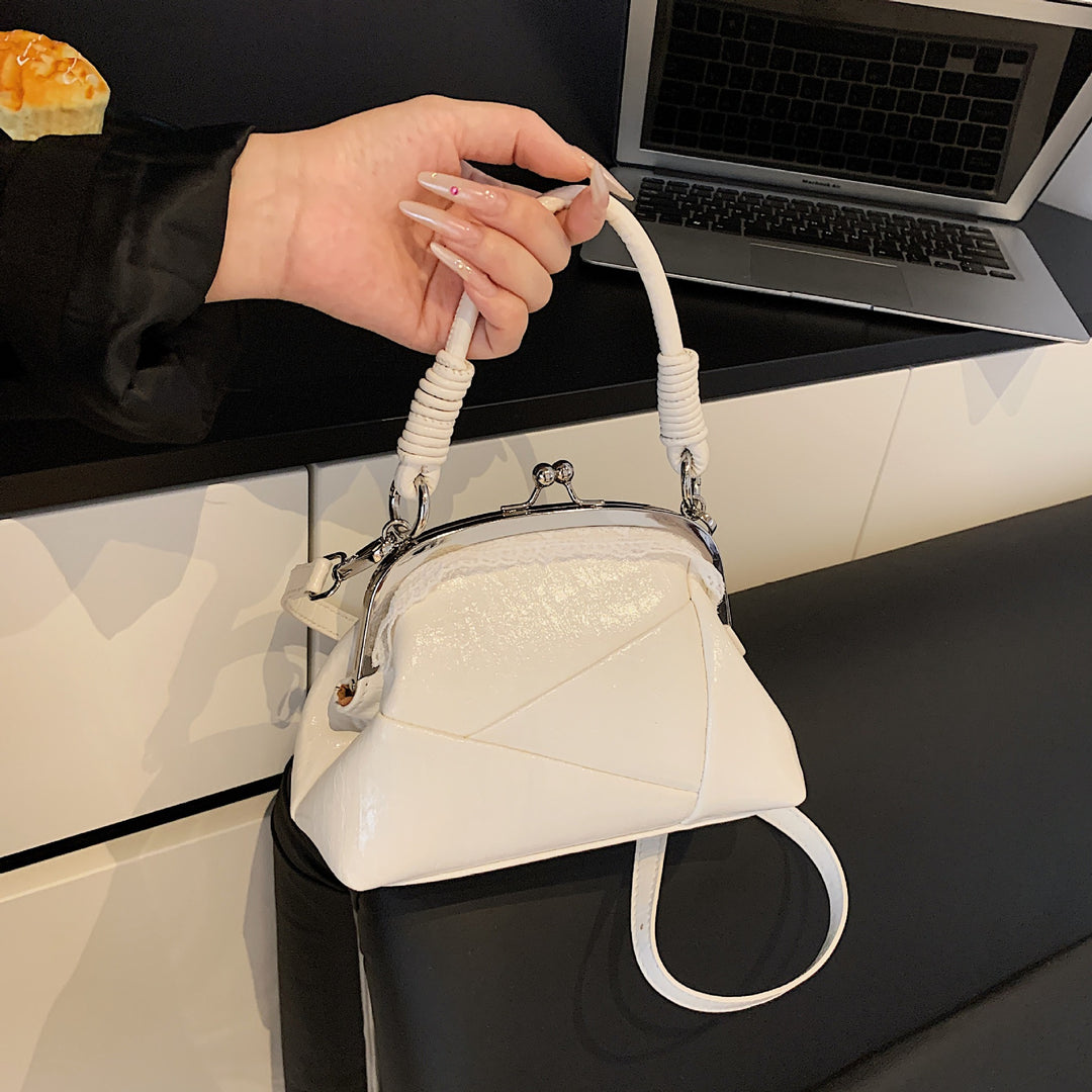 Damen elegante Umhängetasche mit stylischem Klappverschluss Nord Taschen