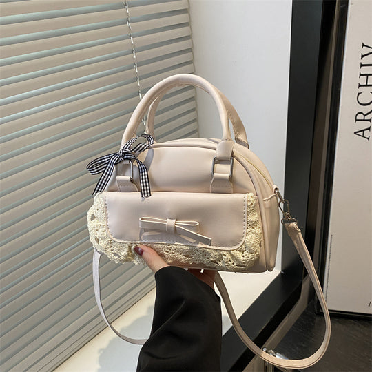 Damen Mini-Handtasche mit verspieltem Schleifenakzent und floralen Details Nord Taschen
