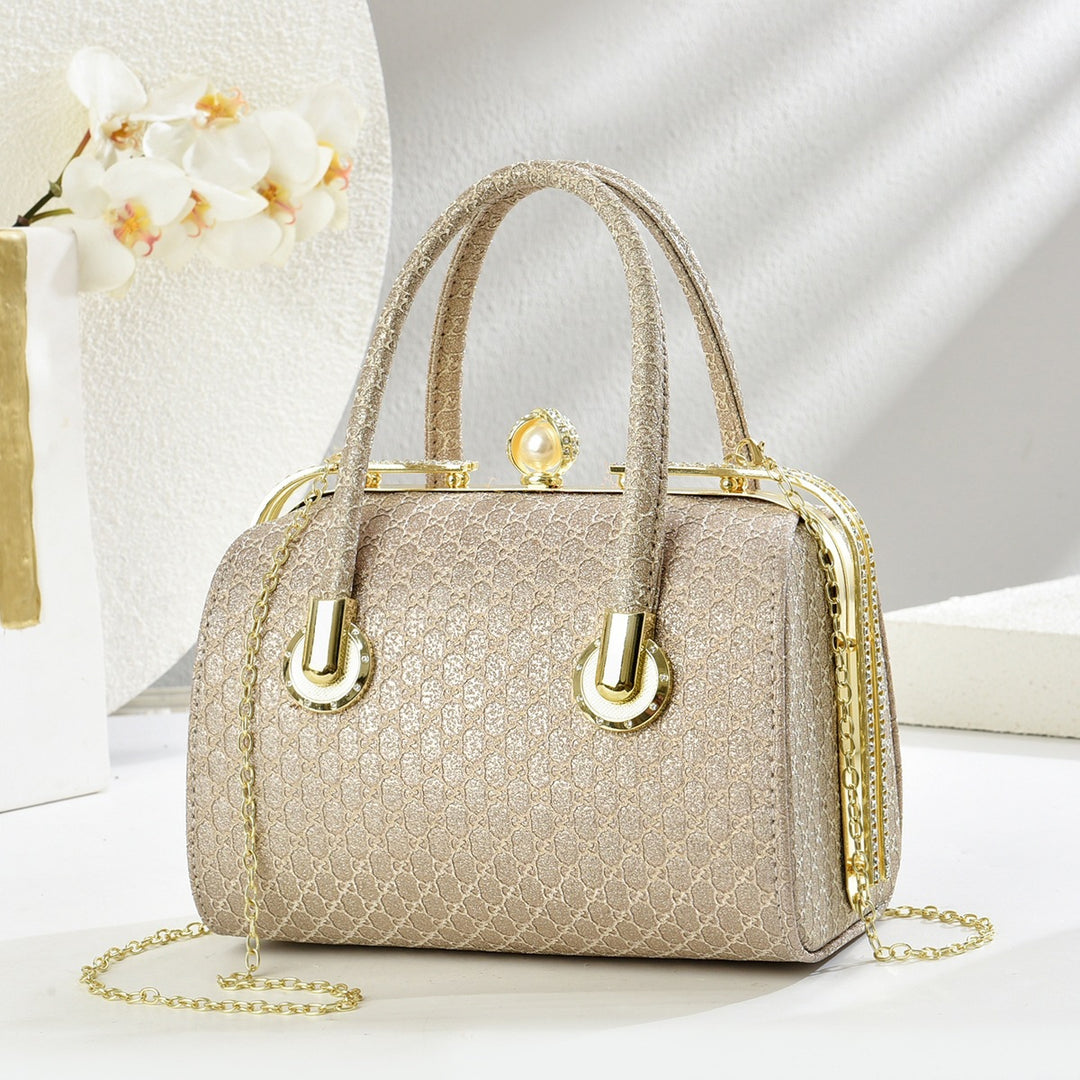 Damen Handtasche mit eleganter Struktur und schimmernden Details Nord Taschen