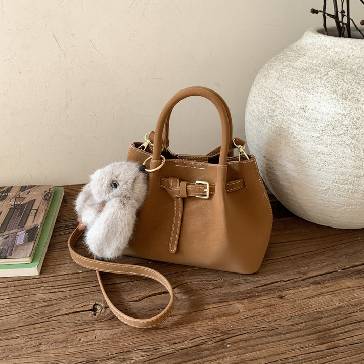 Damen modische Handtasche mit kuscheligem Anhänger Nord Taschen