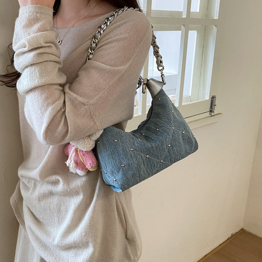 Damen modische Denim Umhängetasche mit Kettenriemen und Plüschanhänger Nord Taschen