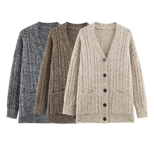 Damen Grobgestrickter Oversize-Cardigan mit Zopfstrick V-Ausschnitt und aufgesetzten Taschen Nord Taschen