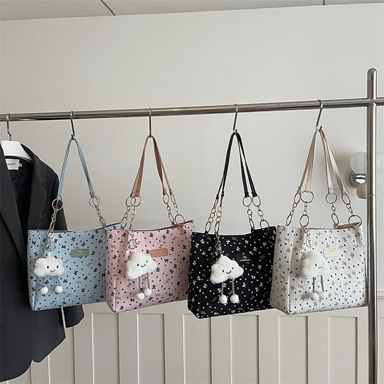 Damen modische Beuteltasche mit verspieltem Wolkenanhänger Nord Taschen