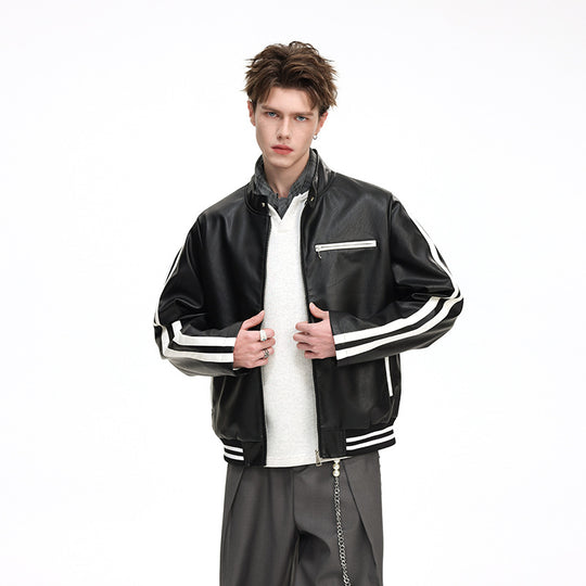 Herren Lederimitat-Collegejacke mit Kontraststreifen, Reißverschlusstaschen und Stehkragen Nord Taschen