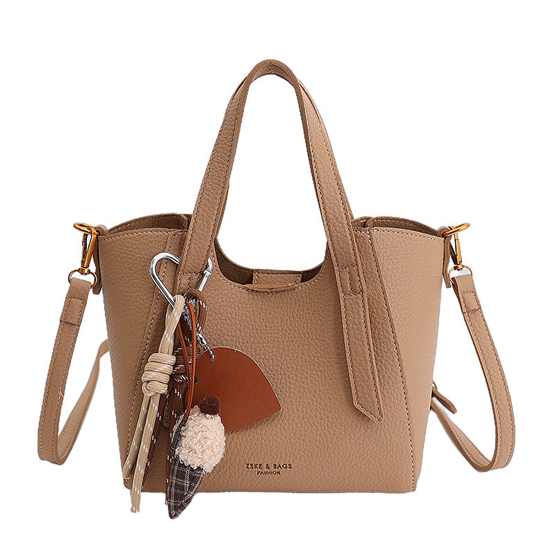 Damen Mini-Handtasche im eleganten Design mit charmantem Anhänger Nord Taschen