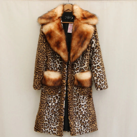 Damen Langer Kunstfellmantel im Leopardprint mit großem Pelzkragen und Taschenbesatz Nord Taschen