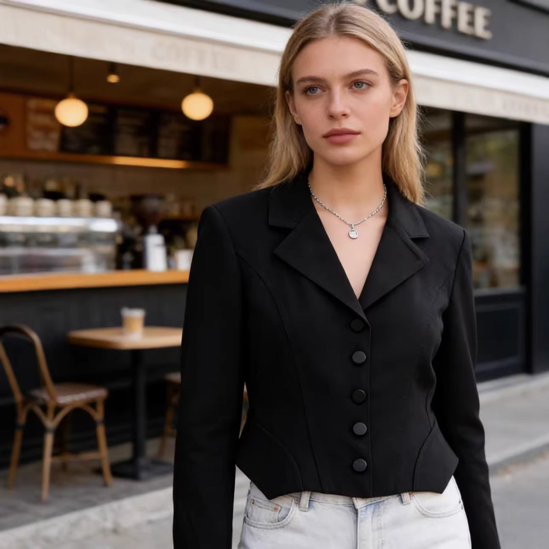 Damen Taillierter Cropped-Blazer mit Wiener Nähten und matt bezogenen Knöpfen Nord Taschen