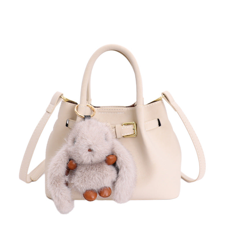 Damen modische Handtasche mit kuscheligem Anhänger Nord Taschen