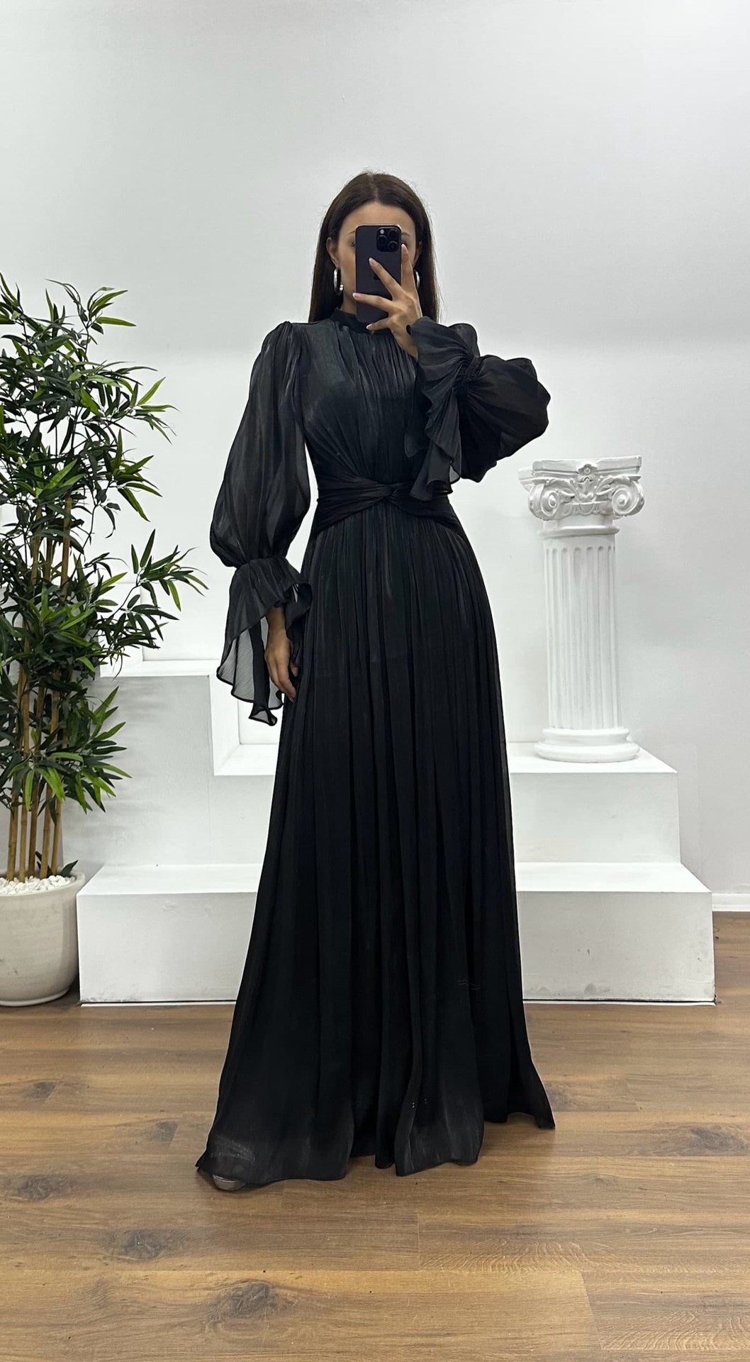 Damen Maxikleid mit figurschmeichelndem Schnitt und eleganter Raffung