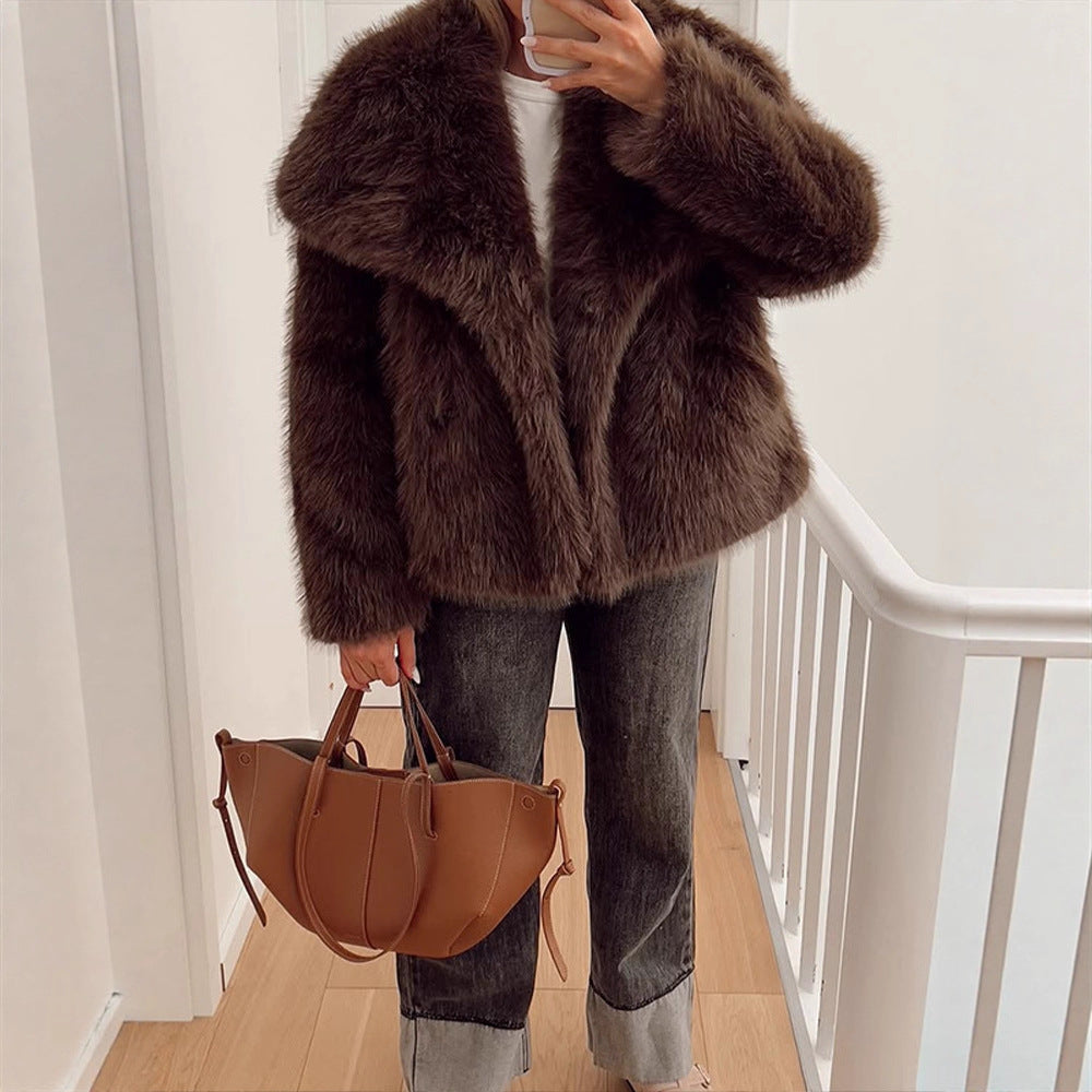 Damen Kurze voluminöse Kunstpelzjacke im Boxy‑Cut mit großem Schalkragen Nord Taschen