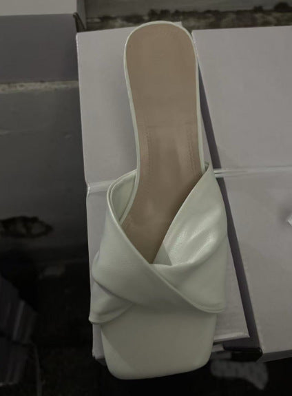 Damen elegante Mules mit geschwungenem Absatz und dekorativer Raffung Nord Taschen