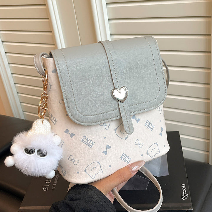 Damen Mini Umhängetasche mit herzerfrischendem Design und kuscheligem Anhänger Nord Taschen