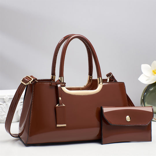 Damen Handtasche mit glänzender Oberfläche und elegantem Kettenakzent Nord Taschen