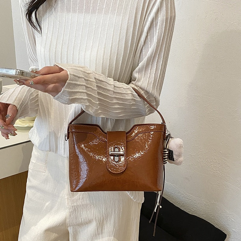 Damen edle Umhängetasche mit verstellbarem Kettengurt und stilvollem Verschluss Nord Taschen