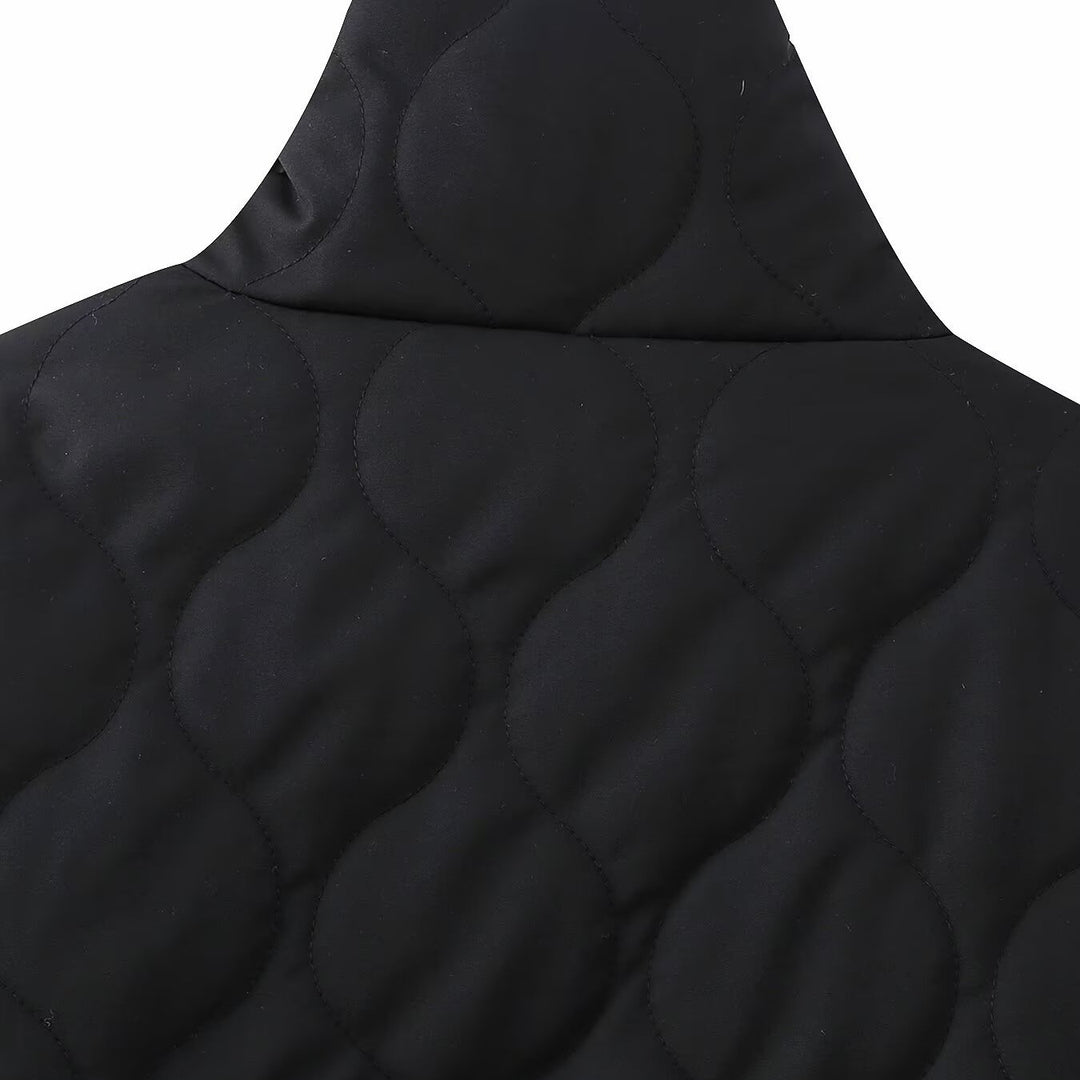Damen Kurz gesteppte Jacke mit hohem Stehkragen und Rüschentaschen Nord Taschen