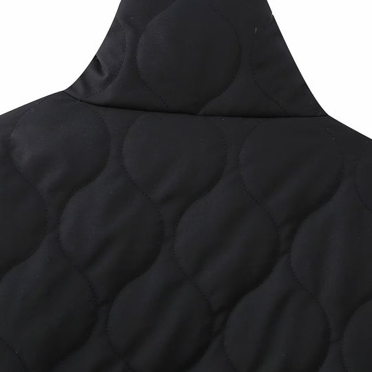 Damen Kurz gesteppte Jacke mit hohem Stehkragen und Rüschentaschen Nord Taschen
