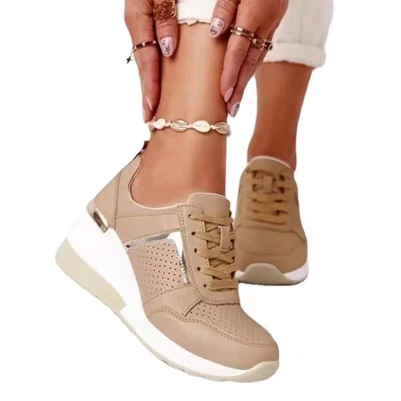 Damen nan Keil-Sneaker mit perforiertem Obermaterial, gepolstertem Komfortkragen und reflektierenden Metalldetails Nord Taschen
