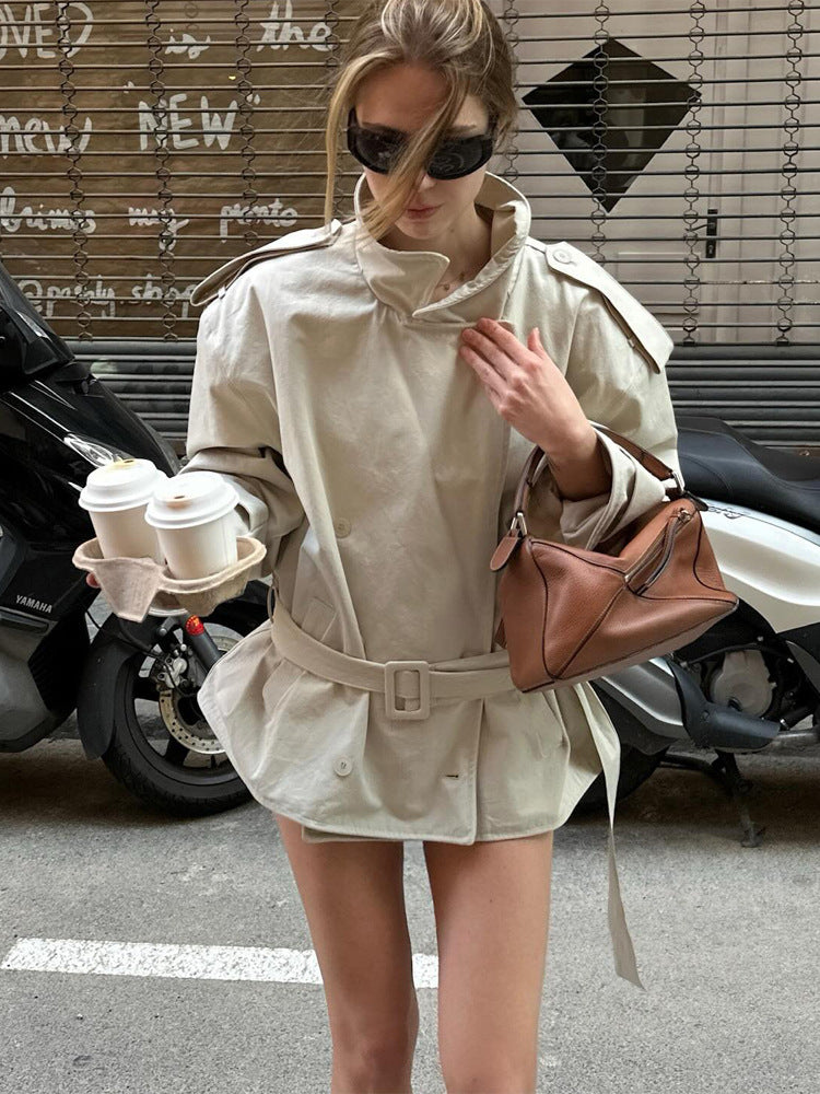 Damen Kurztrenchcoat aus Baumwollmix mit Taillengürtel & Schulterklappen Nord Taschen