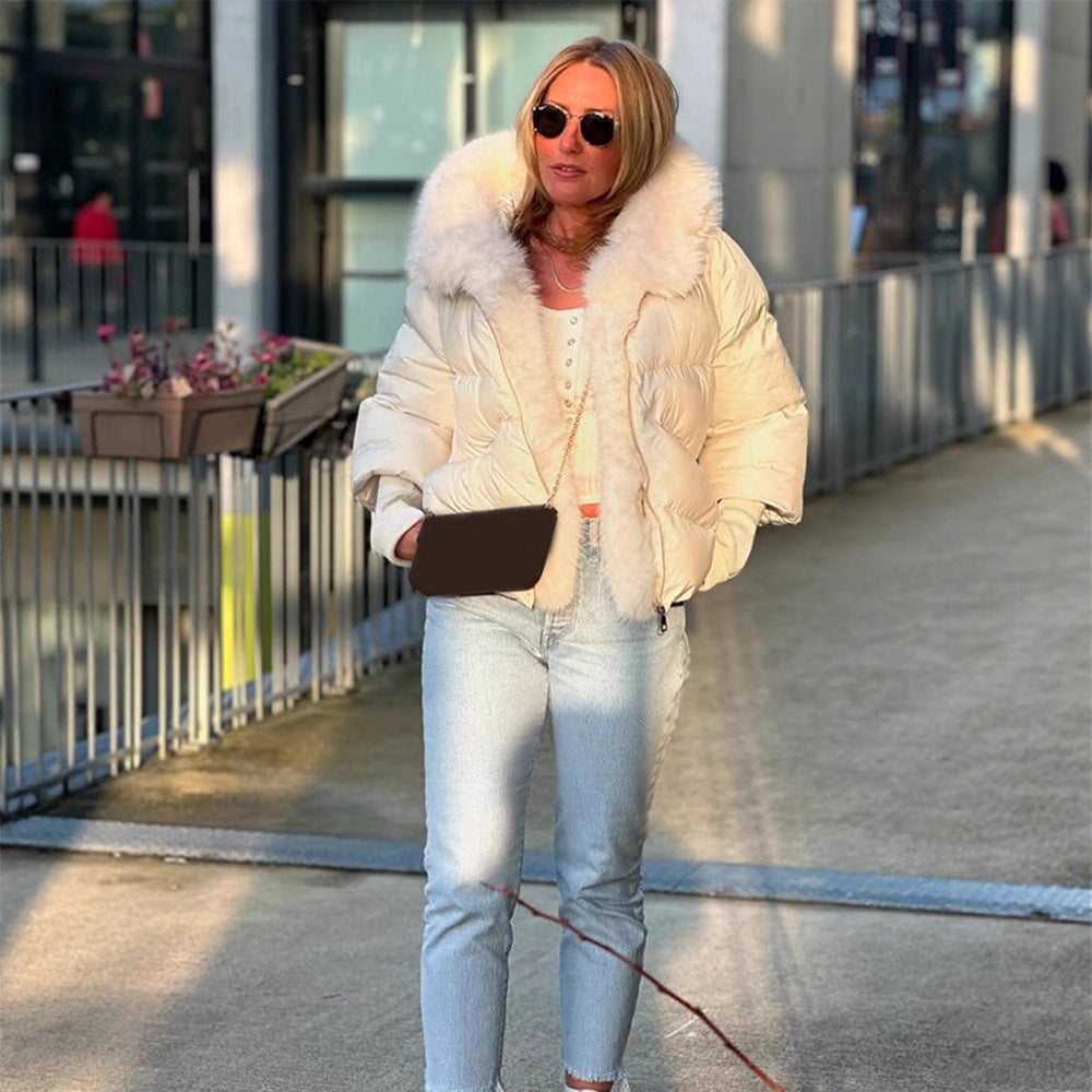 Damen Kurze gesteppte Daunenjacke mit voluminösem Kunstfell-Schalkragen und taillierendem Schnitt Nord Taschen