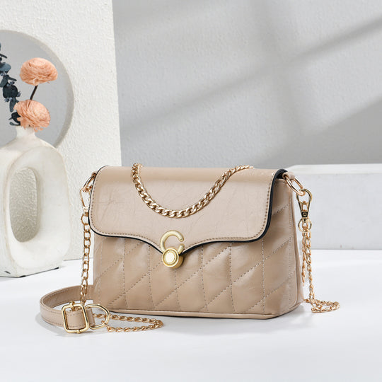 Damen Umhängetasche mit elegantem Steppdesign und goldenen Kettenakzenten Nord Taschen