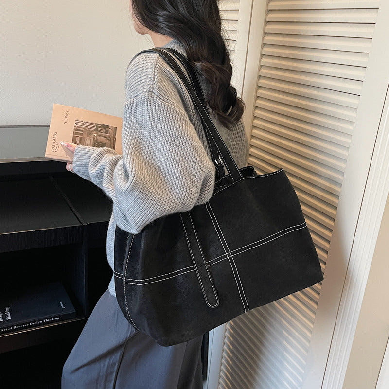 Damen elegante Schultertasche aus weichem Wildleder mit praktischen Innenfächern Nord Taschen