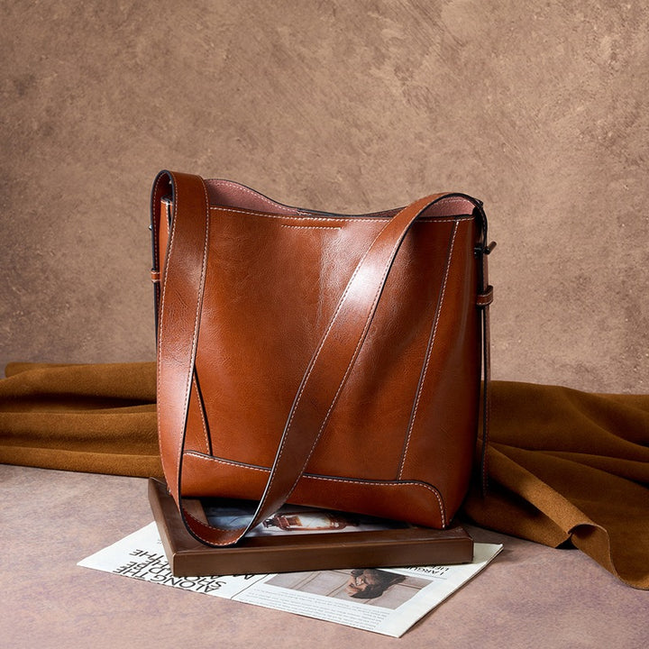 Damen elegante Schultertasche mit strukturierten Akzenten Nord Taschen