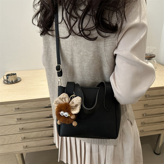 Damen Mini-Tasche mit verspieltem Tieranhänger Nord Taschen