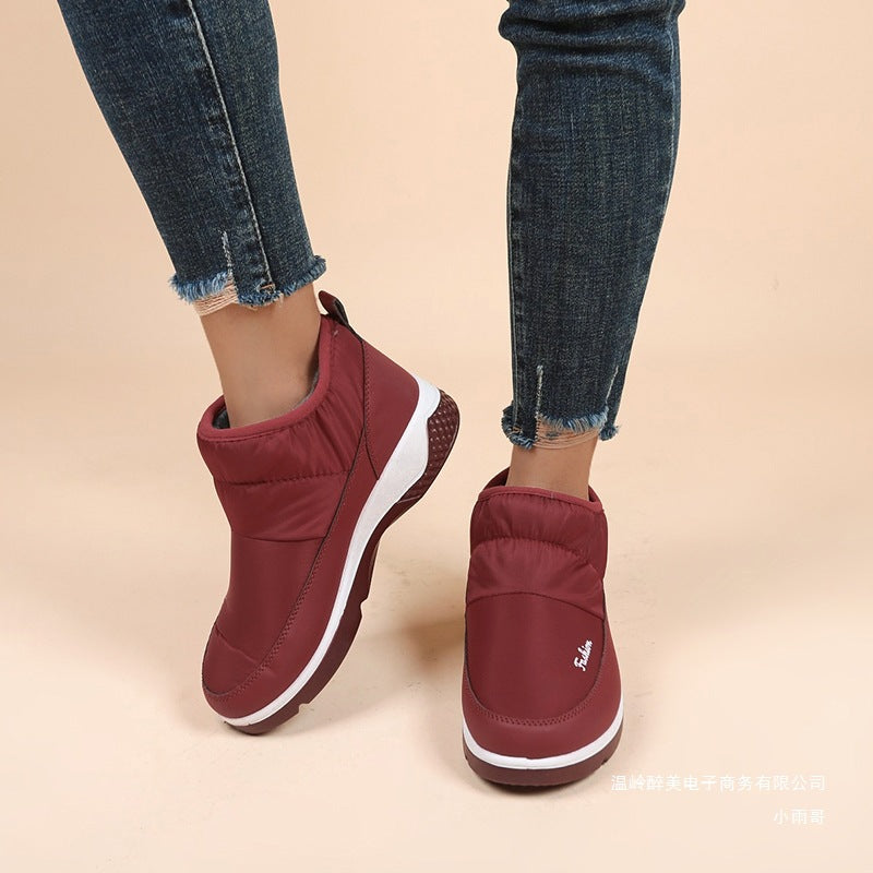 Damen Wattierte Slip-On Sneakers mit glänzendem Lackfinish und keilförmiger Komfortsohle Nord Taschen