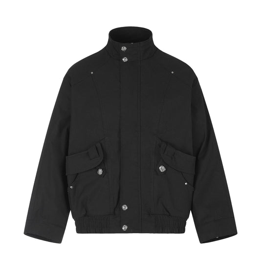 Damen Kurzer Boxy‑Bomber mit hohem Funnelkragen, Utility‑Pattentaschen und elastischem Saum Nord Taschen